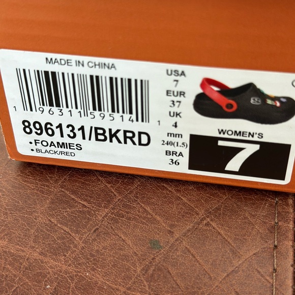 Skechers Mr Krab😊 - Picture 1 of 5